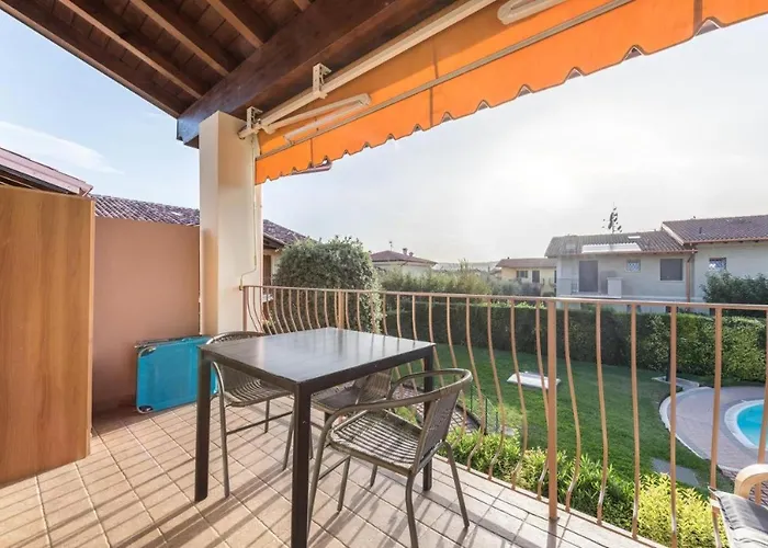 Acqua E Sole: Casa Con Piscina E Area Solarium
